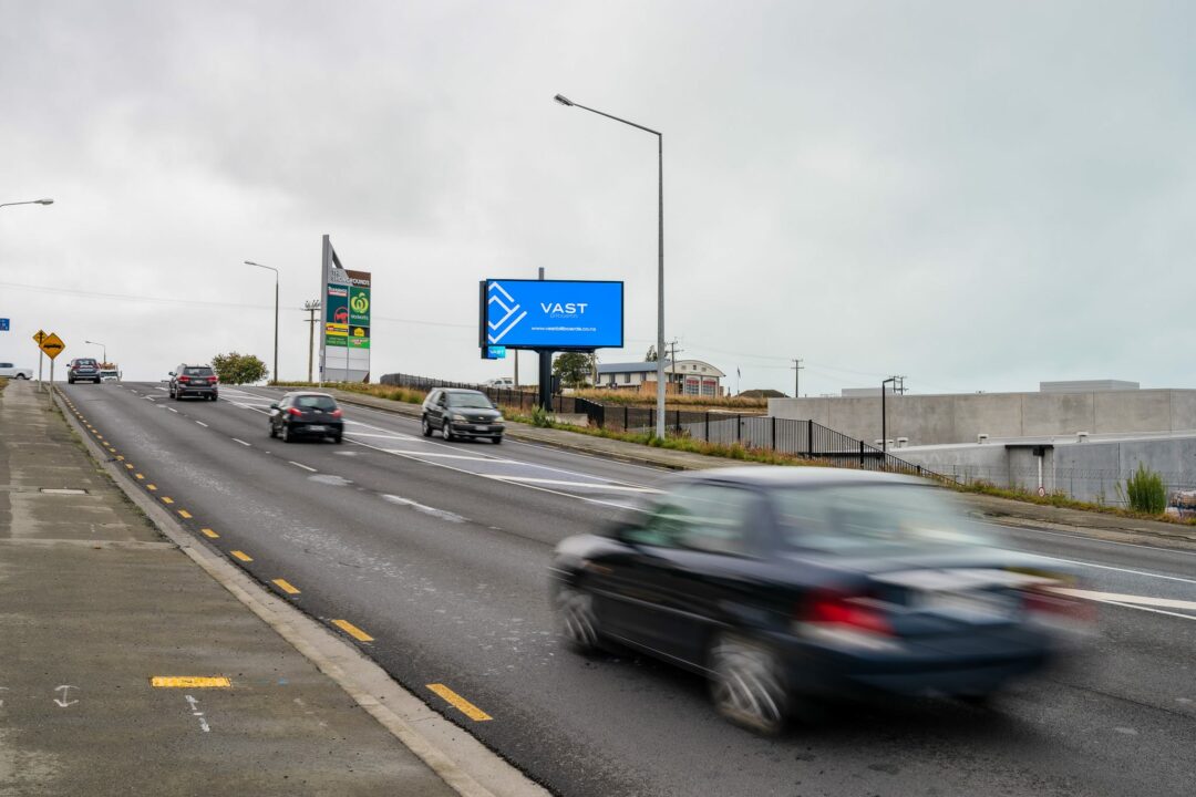 vast_billboards_timaru_outbound_bridge_st_12.04.24_small_20
