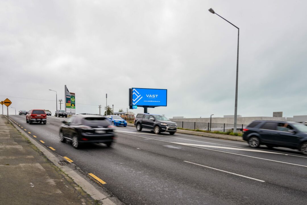 vast_billboards_timaru_outbound_bridge_st_12.04.24_small_23